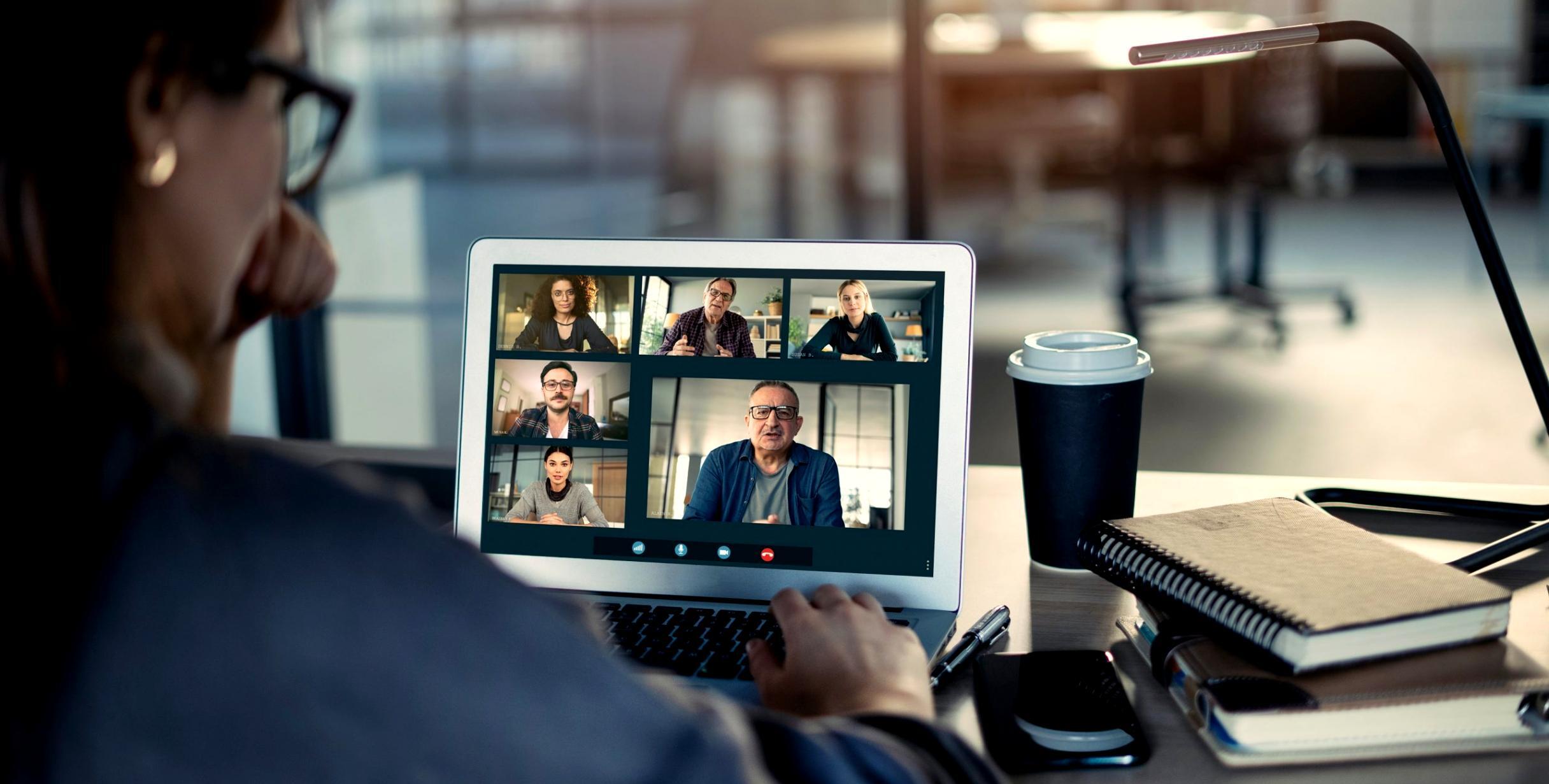 Arbetsmiljö där affärsplaner tas fram och diskuteras